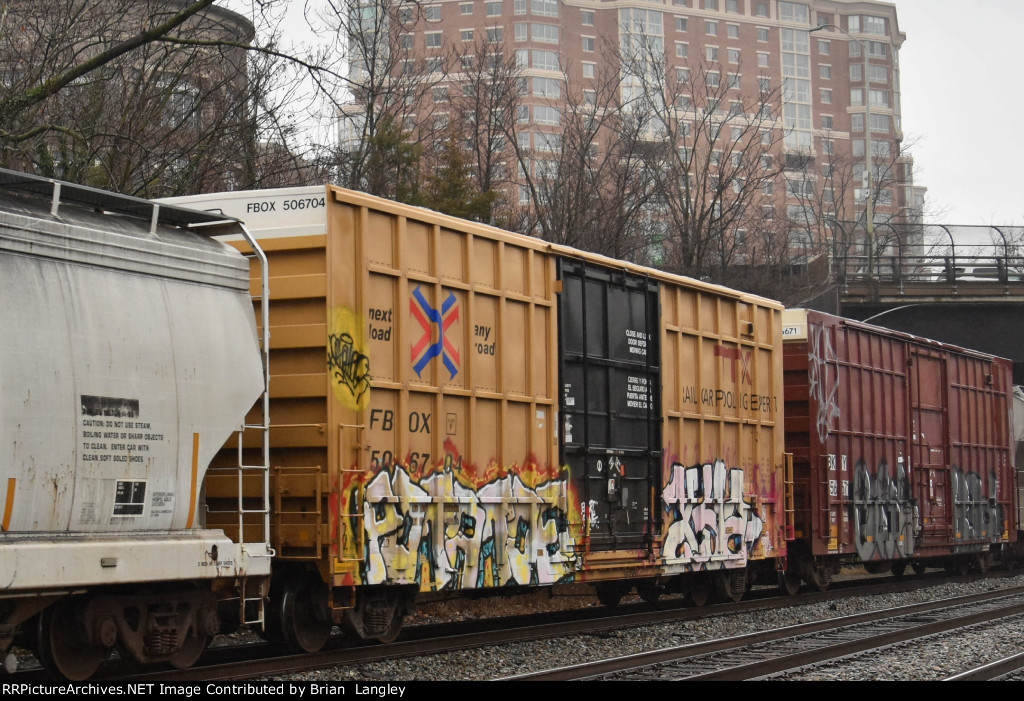 506704
